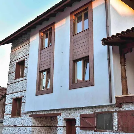 Lovna Sreshta Πανσιόν 3*