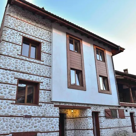Lovna Sreshta Πανσιόν 3*